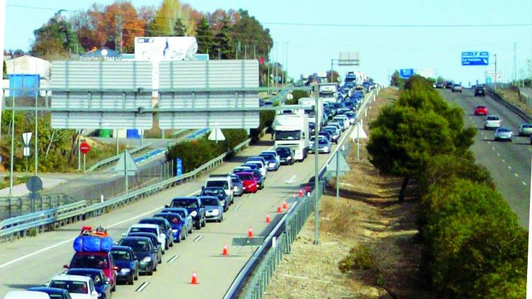 Atascos “esporádicos” en la vuelta a casa tras el puente Atascos “esporádicos” en la vuelta a casa tras el puente