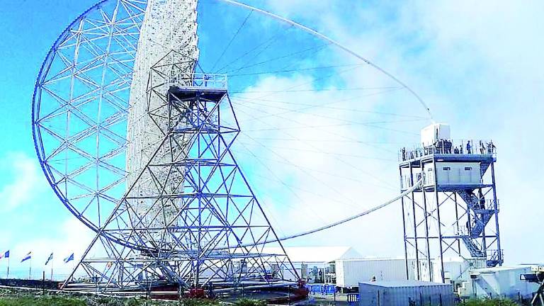 Un telescopio de gran tamaño que cuenta con sello jiennense Un telescopio de gran tamaño que cuenta con sello jiennense