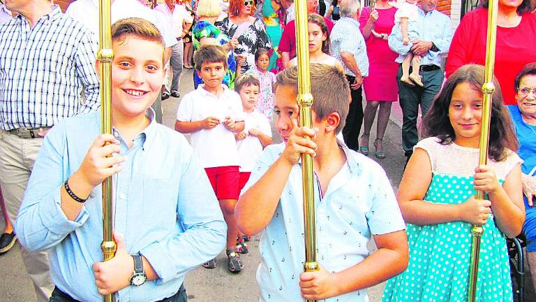 Qué manto más sencillo y bello Qué manto más sencillo y bello