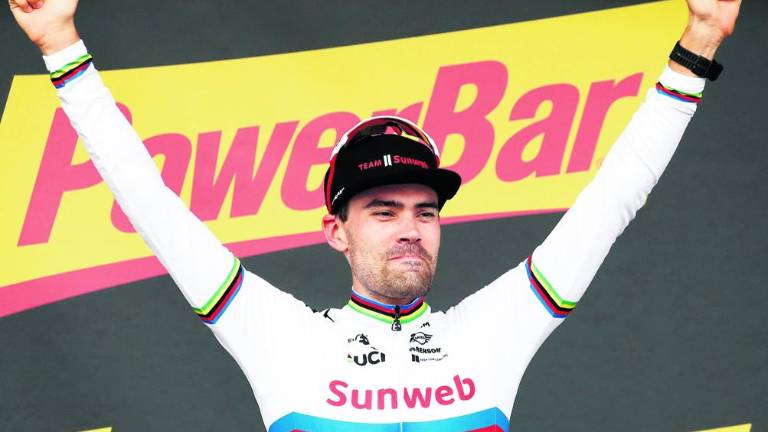 Tom Dumoulin gana en la única contrarreloj