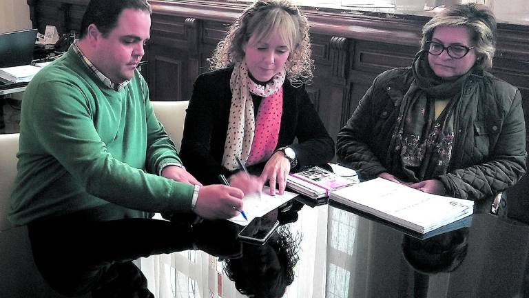 Firmado el nuevo contrato del servicio de ayuda a domicilio Firmado el nuevo contrato del servicio de ayuda a domicilio