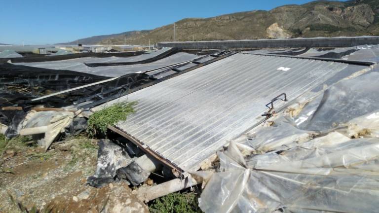 Destrozos en Almería por la caída de granizo Destrozos en Almería por la caída de granizo