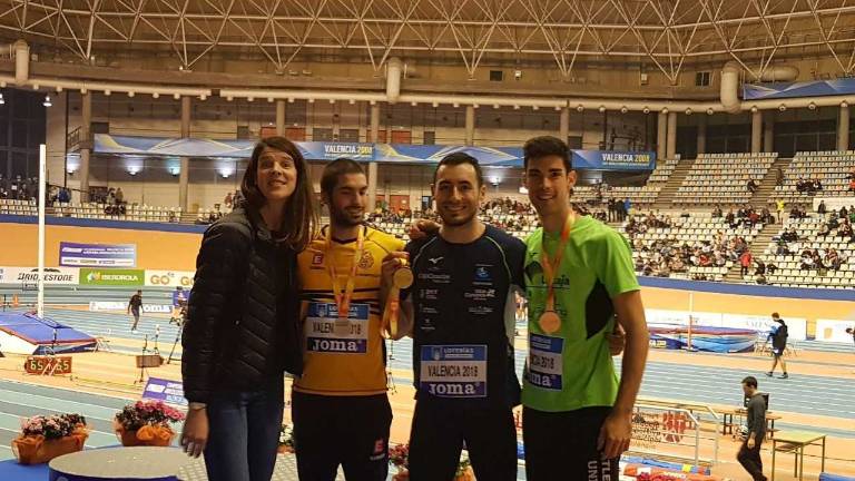 Natalia Romero no se baja del podio Natalia Romero no se baja del podio
