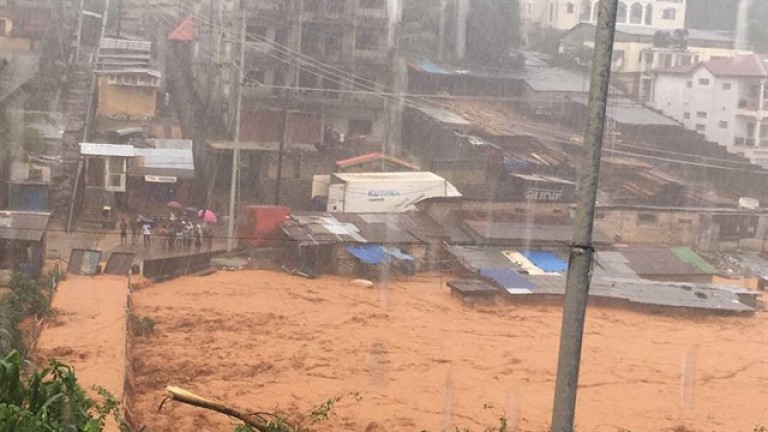 Más de 200 muertos en Freetown por una avalancha
