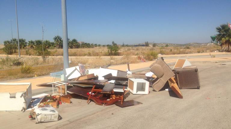 Treinta y seis expedientes por sacar la basura de forma incívica Treinta y seis expedientes por sacar la basura de forma incívica