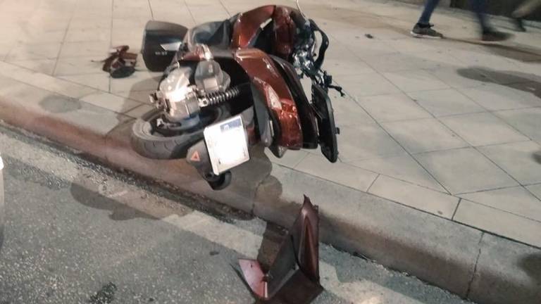 Colisión entre un coche y una moto en la calle Goya Colisión entre un coche y una moto en la calle Goya