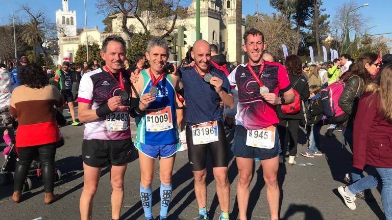 Atletas de Villanueva van a Sevilla a disfrutar Atletas de Villanueva van a Sevilla a disfrutar