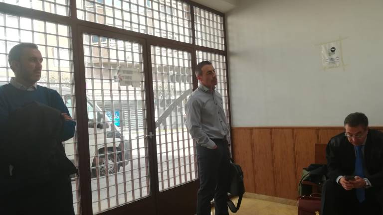 Dos años de cárcel por llevarse a su hija sin tener la custodia Dos años de cárcel por llevarse a su hija sin tener la custodia