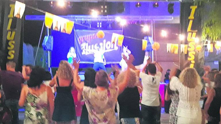 Casi un millar de personas disfrutan en las fiestas de verano del Residencial Goya Casi un millar de personas disfrutan en las fiestas de verano del Residencial Goya