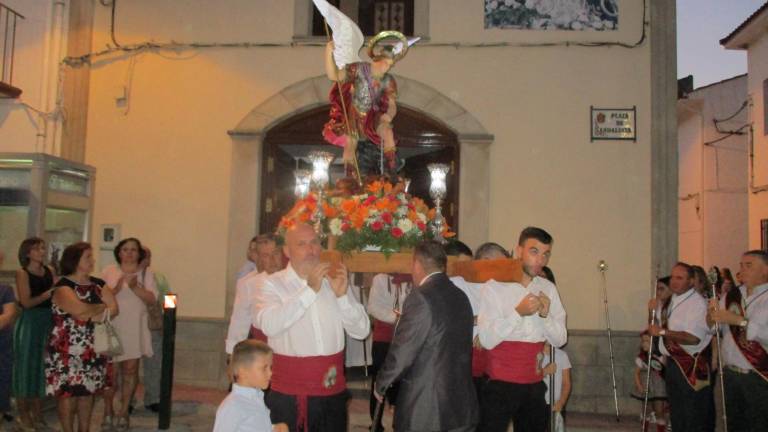 Folclore auténtico para el Arcángel Folclore auténtico para el Arcángel