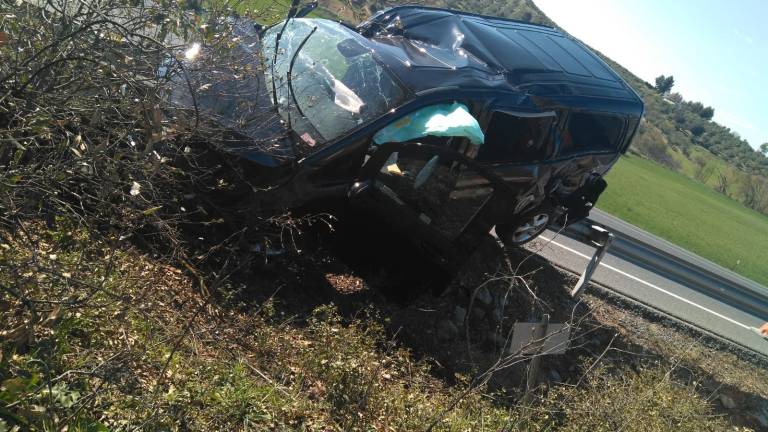 Cuatro heridos en una espectacular salida de vía en la N-432, en Alcalá