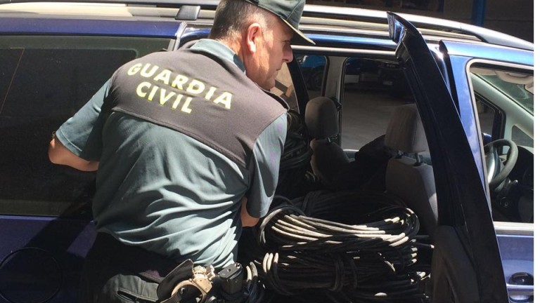 La Guardia Civil detiene a un sevillano por robar cobre en Cazalilla