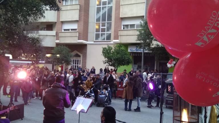 La Zambomba Flamenca lleva la magia al barrio del Bulevar La Zambomba Flamenca lleva la magia al barrio del Bulevar