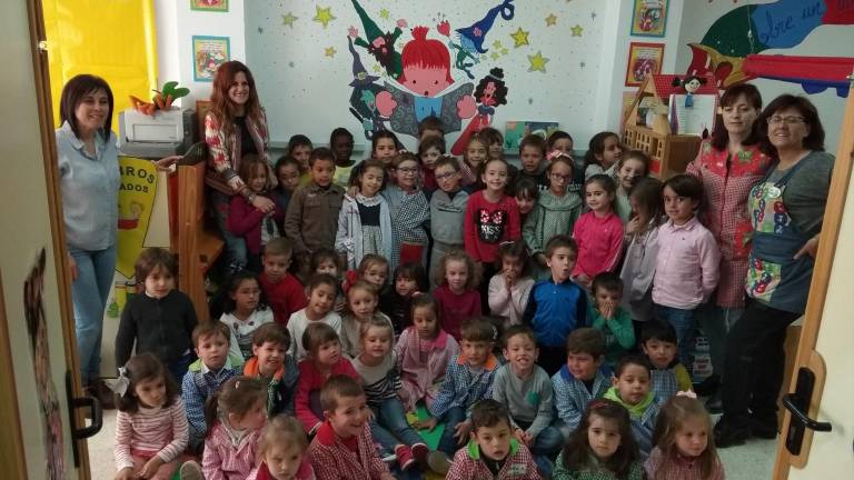 Angélica Muñoz da nombre a la biblioteca de una escuela Angélica Muñoz da nombre a la biblioteca de una escuela
