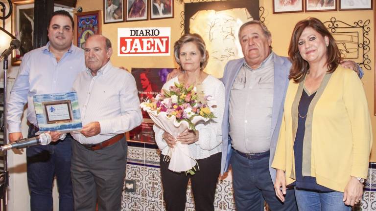 La Peña Flamenca honra a un socio La Peña Flamenca honra a un socio