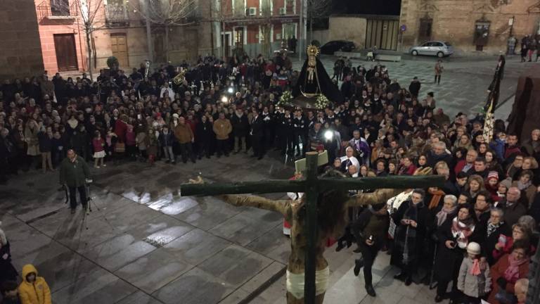 El Cristo de Burgos visita Cabra en una cita histórica El Cristo de Burgos visita Cabra en una cita histórica