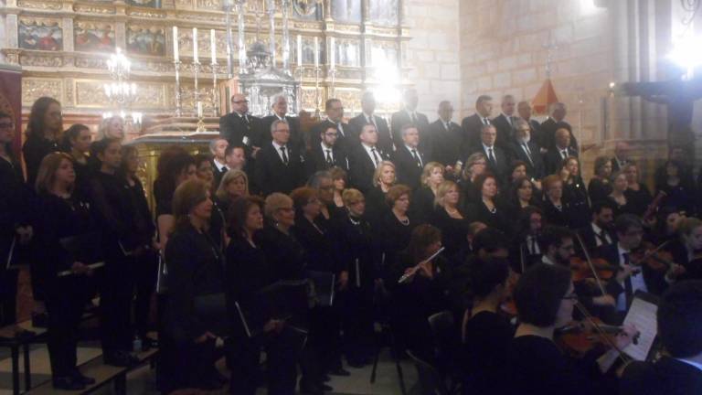 Gran acogida al recital de corales y orquesta sinfónica Gran acogida al recital de corales y orquesta sinfónica