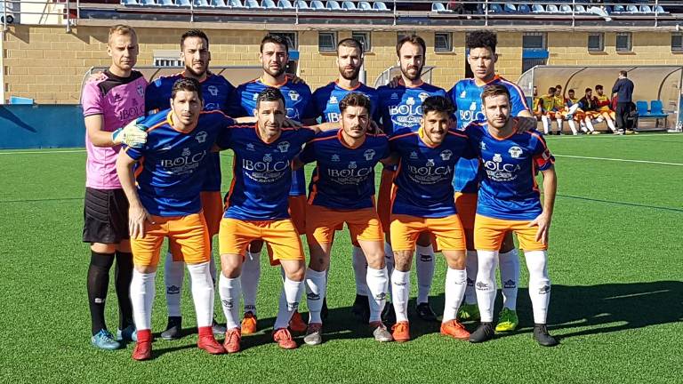 El Atlético Porcuna remonta para continuar primero El Atlético Porcuna remonta para continuar primero