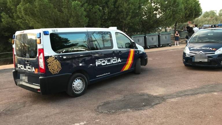 Un detenido tras la agresión en grupo a tres agentes de policía