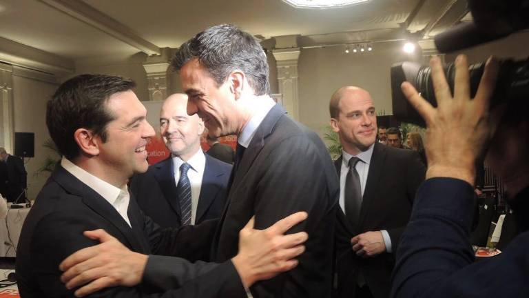 Sánchez pide a Tsipras que interceda con Pablo Iglesias Sánchez pide a Tsipras que interceda con Pablo Iglesias
