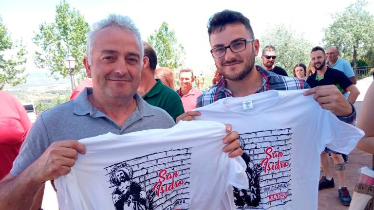 Una aldea unida a su patrón Una aldea unida a su patrón
