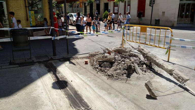Las calles del centro estrenan una mejor red de saneamiento Las calles del centro estrenan una mejor red de saneamiento