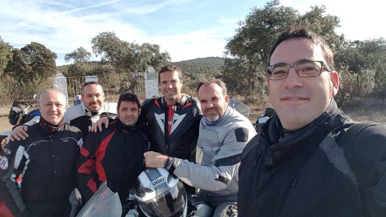 Un centenar de moteros despiden a Manuel Caño Un centenar de moteros despiden a Manuel Caño