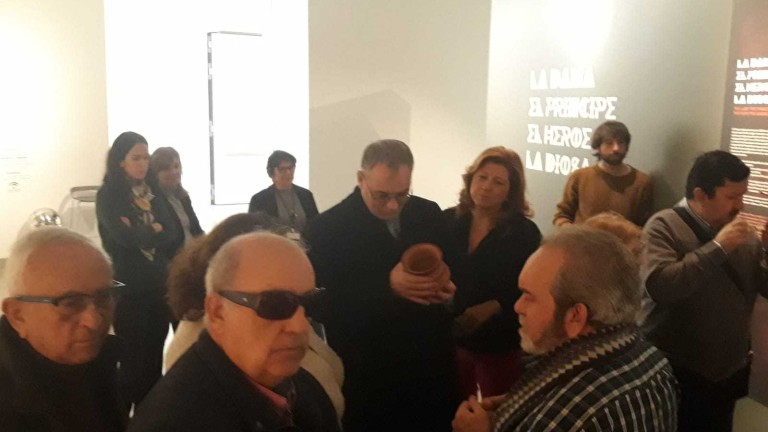 Visita inclusiva al Museo Íbero con la ONCE