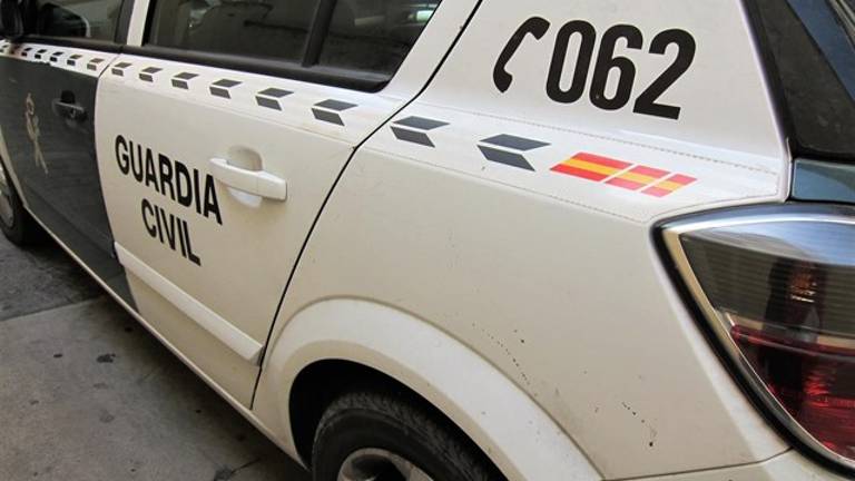 La Guardia Civil cesa y expedienta al agente ebrio al que la Policía impidió coger un coche oficial La Guardia Civil cesa y expedienta al agente ebrio al que la Policía impidió coger un coche oficial