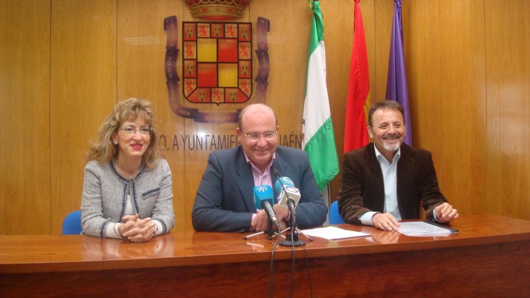 El alcalde anuncia la legalización de las viviendas del barrio de Valdeastillas