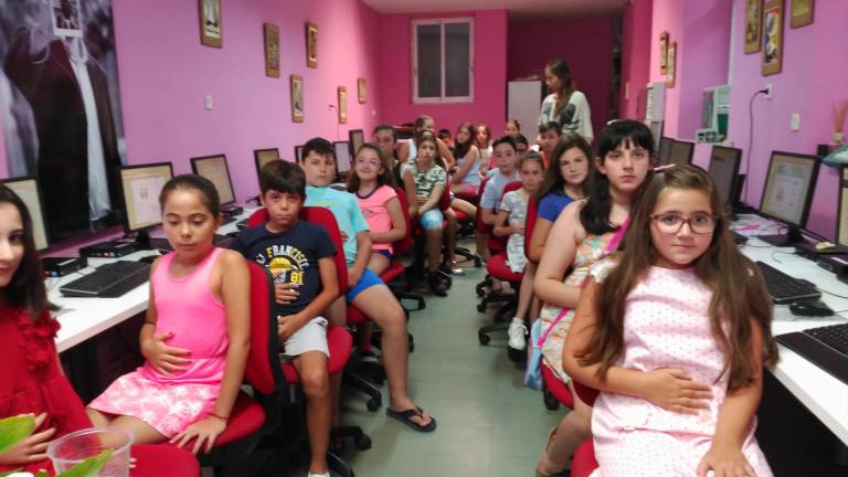 Éxito en el fin de los talleres de verano del “Guadalinfo” Éxito en el fin de los talleres de verano del “Guadalinfo”