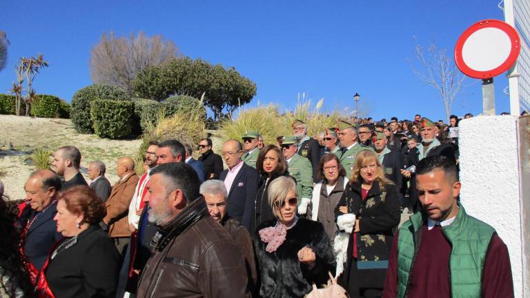 Legionarios dan realce a la procesión del patrón