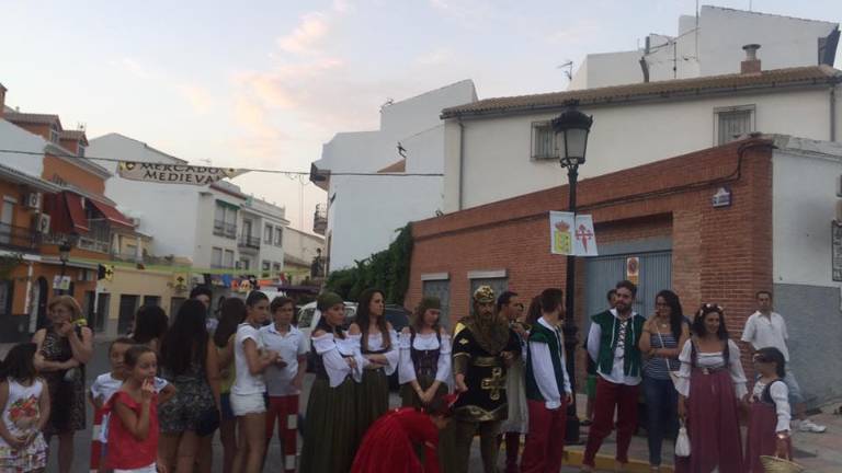 Santillana y su “moza fermosa” Santillana y su “moza fermosa”