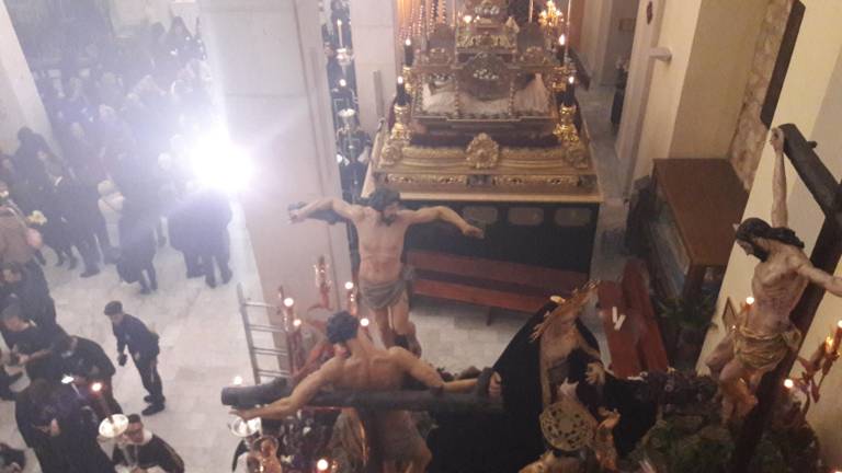 El Santo Sepulcro aguarda en casa El Santo Sepulcro aguarda en casa