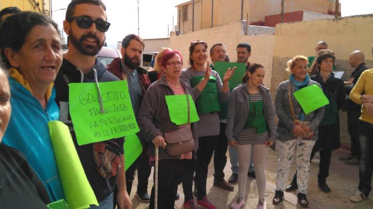 A la calle sin nada y con dos hijos