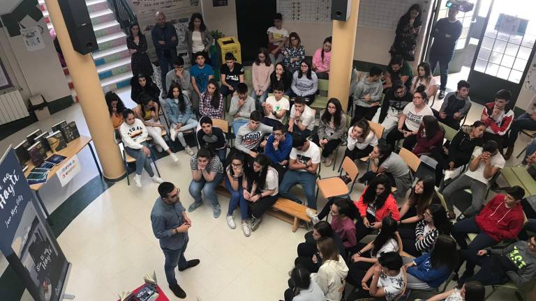 Los alumnos del “Río de los Granados” conocen a Juan Moya Los alumnos del “Río de los Granados” conocen a Juan Moya