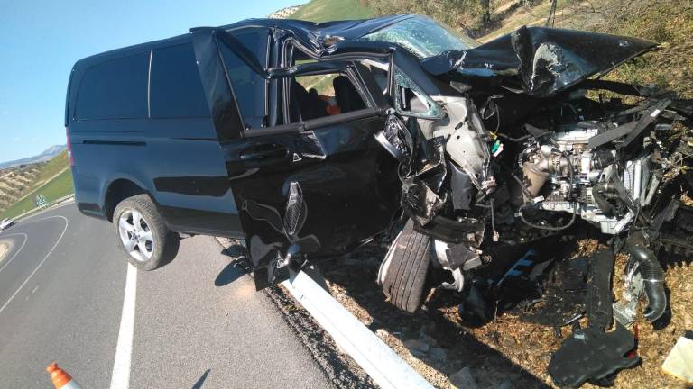 Accidente con cuatro heridos por un vuelco en la N-432 Accidente con cuatro heridos por un vuelco en la N-432
