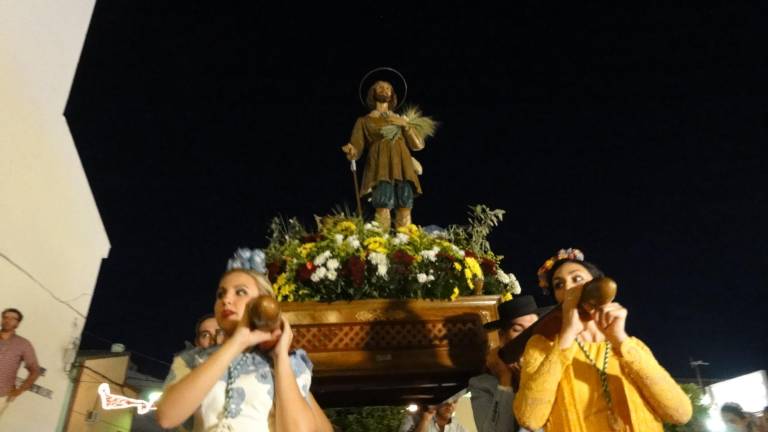 Vivas al patrón de la fértil vega Vivas al patrón de la fértil vega