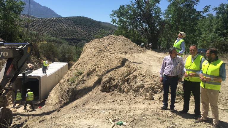 Obras de emergencia para reabrir la carretera A-6051 Obras de emergencia para reabrir la carretera A-6051