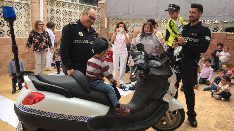 Niños policías por un día en La Bañizuela