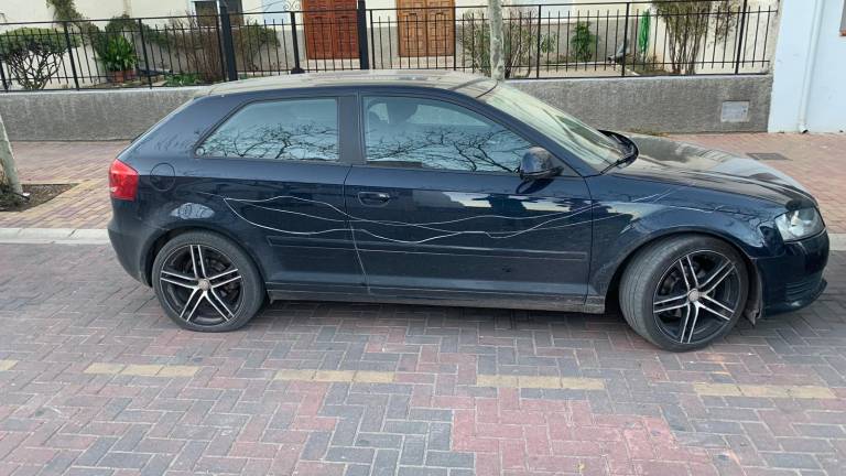 “Revientan” unos 60 coches durante la madrugada en Siles “Revientan” unos 60 coches durante la madrugada en Siles