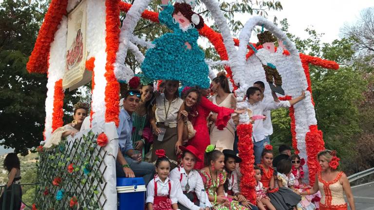 La patrona se luce ante una gran cantidad de feligreses