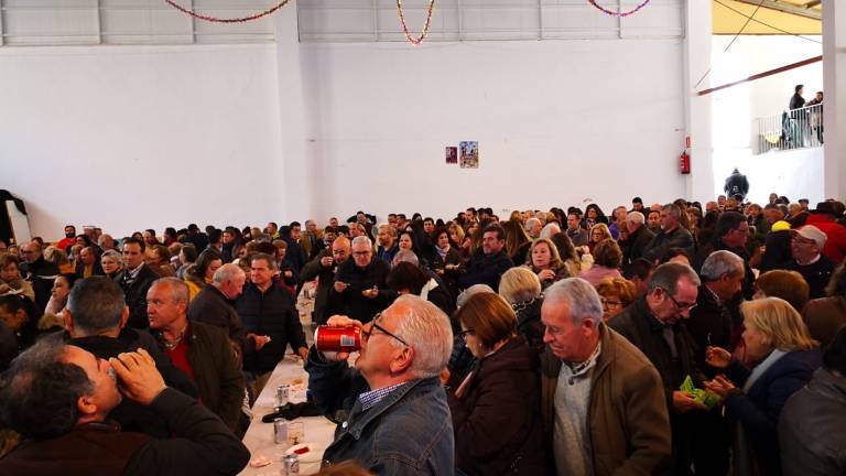 Multitud rendida al espárrago blanco Multitud rendida al espárrago blanco