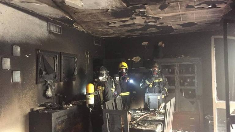 Un afectado por inhalación de humo en el incendio de la calle Mesa Un afectado por inhalación de humo en el incendio de la calle Mesa