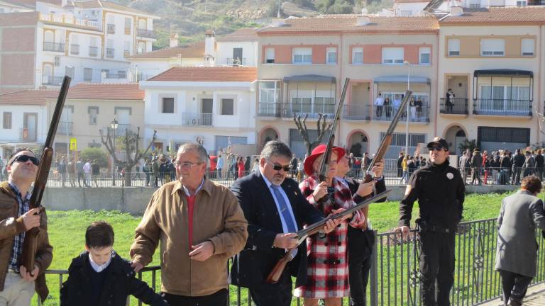 Legionarios dan realce a la procesión del patrón