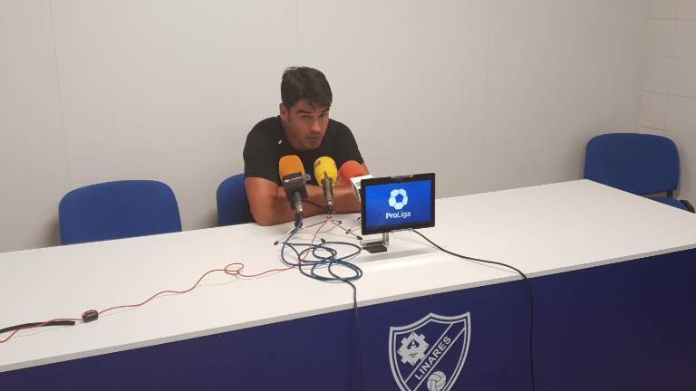 El Linares golpea a un correoso Huétor Vega El Linares golpea a un correoso Huétor Vega