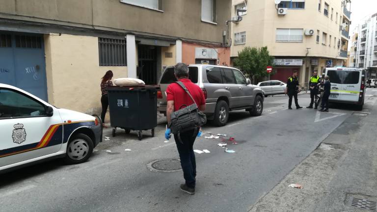 Un niño de 5 años en la UCI tras cortarse el cuello con una puerta de cristal