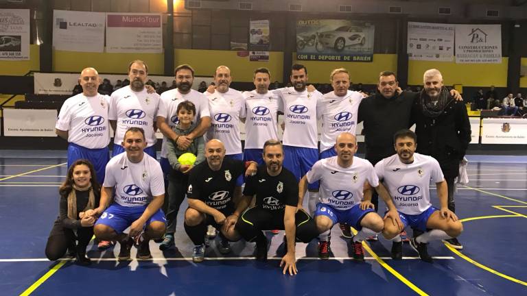 Los veteranos del Bailén FS y del Jaén FS ofrecen un sensacional espectáculo Los veteranos del Bailén FS y del Jaén FS ofrecen un sensacional espectáculo