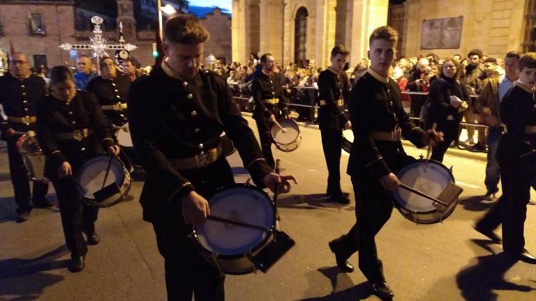 Fervor y manos en el corazón entre palios, varales y tronos