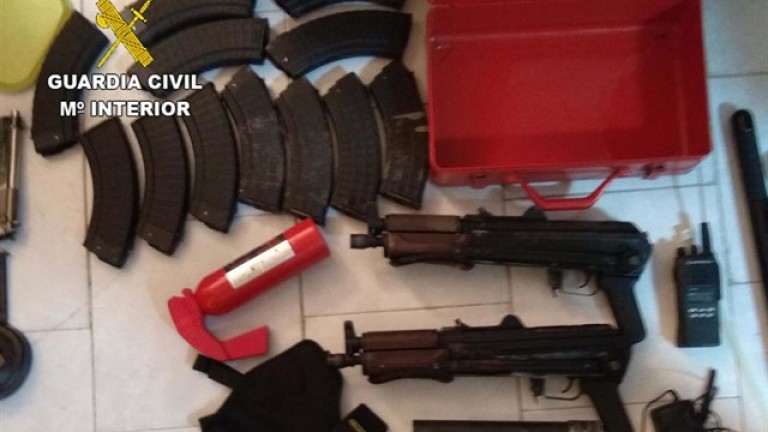 Detenido con dos fusiles Kalashnikov y gran cantidad de munición